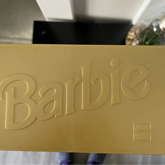 Barbie 10th Anniversary Holiday Edition NIB - Picture 10 of 10